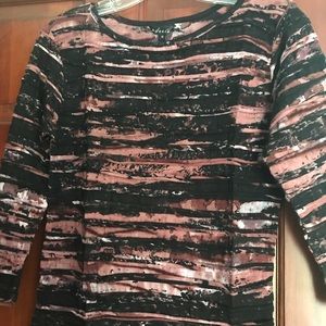 Dunia’s famous Tuck Top